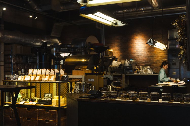 ハンドドリップの注文や豆の購入ができるビーンズカウンター。