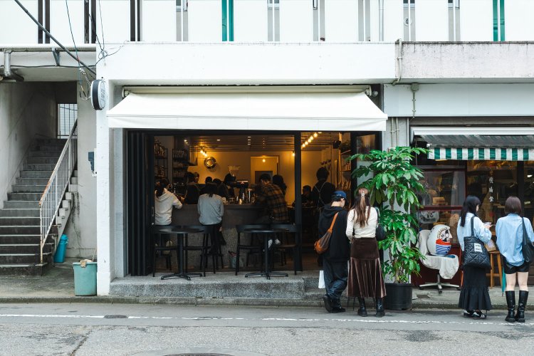 全店舗の中でも渋谷店の人気は高く、平日も客足が絶えない。