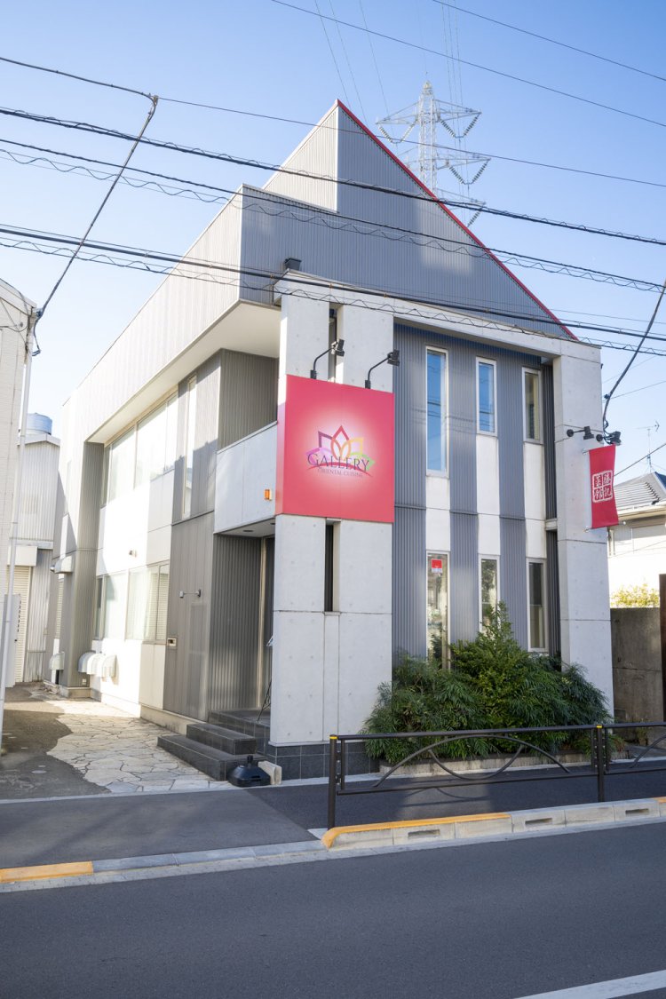 店はモダンな一軒家だ。