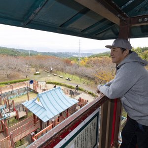 【ピエール瀧が行く ファンキー！公園】小田原市「こどもの森公園わんぱくらんど」で子供たちの“小田原城”に攻め入る！