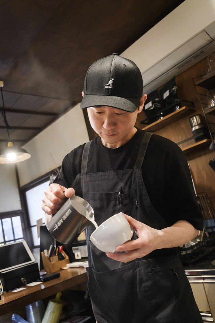 ラテアートも得意なアロンさん。