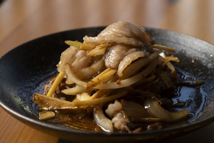 猪と限定突破生姜の生姜焼き1200円。