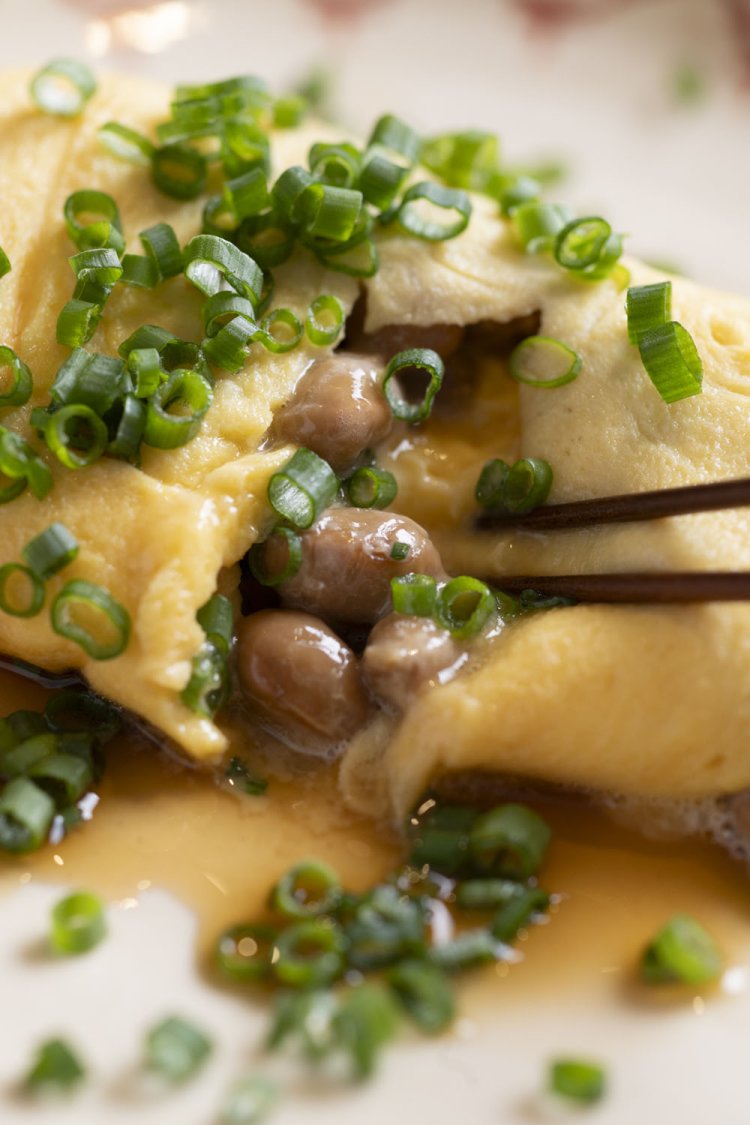 大粒納豆オムレツ800円は大阪の「谷町納豆」が決め手。