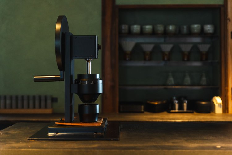 存在感あるWeber Workshopsの手回しグラインダー。