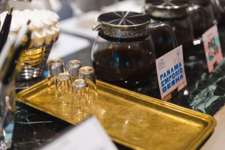 豆の購入は試飲可。1000円以下のドリンクが一杯無料に。