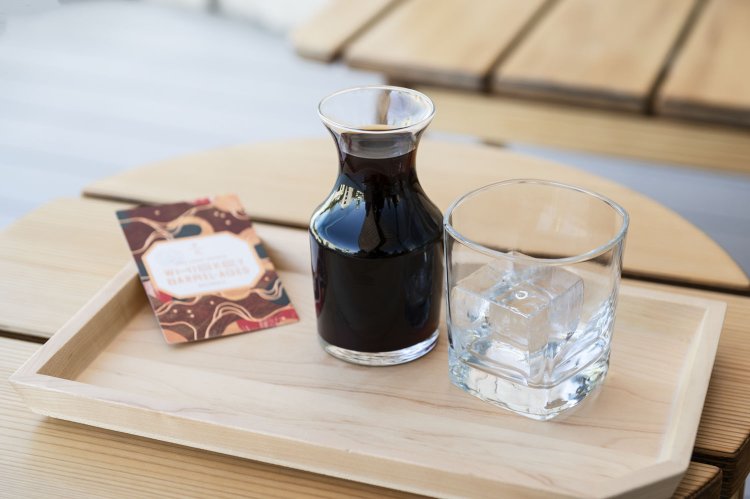 ウイスキー バレル エイジド コーヒーのコールドブリュー1400円。