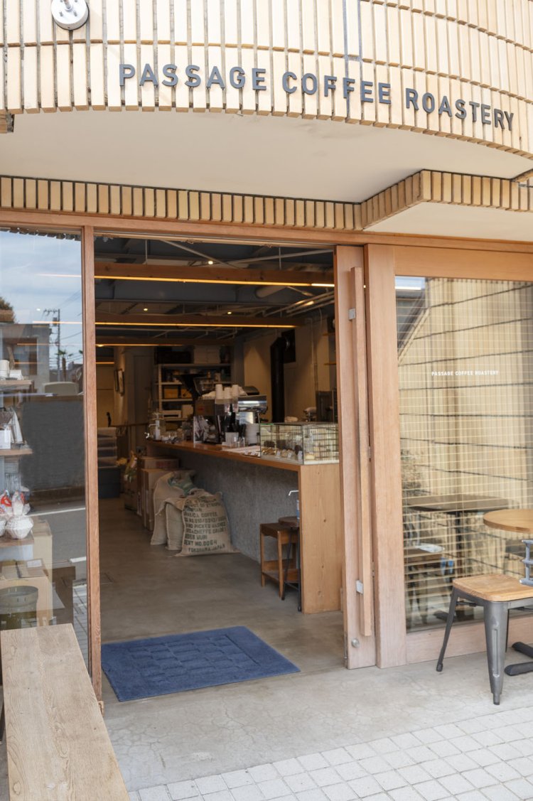 三田店など現在4店舗。焙煎を一手に担う場。