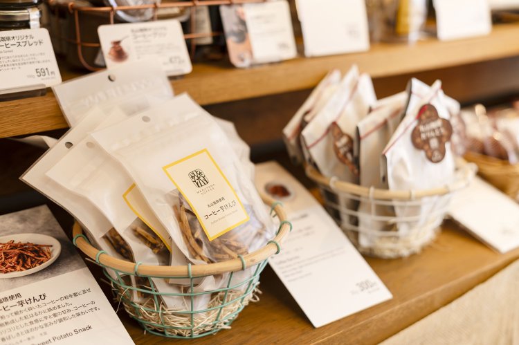 焼き菓子も充実。ハウスブレンドの粉を生地に混ぜたラングドシャはギフトにも人気。