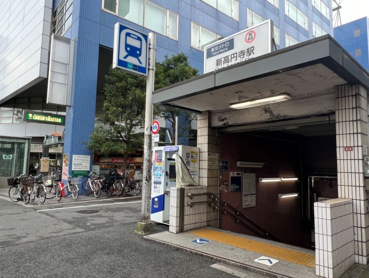 90年代の地下鉄丸の内線の新高円寺駅の周辺には、かなり濃いインド臭が漂っていたのだが。