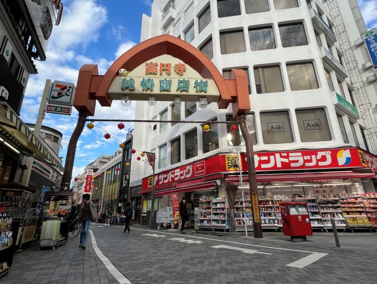 高円寺駅北口の純情商店街。昔はたしか“高円寺銀座商店街”の名称だったと思う。