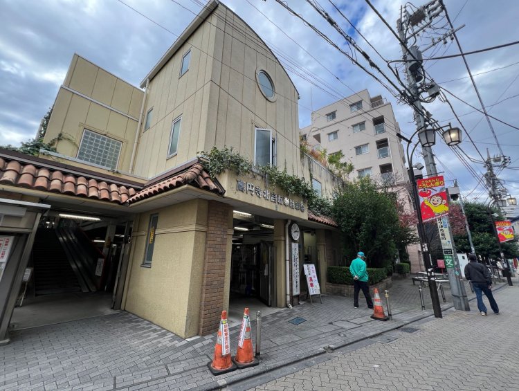 ポルノ映画上映館の「高円寺平和劇場」があった場所、現在は駐輪場になっている。