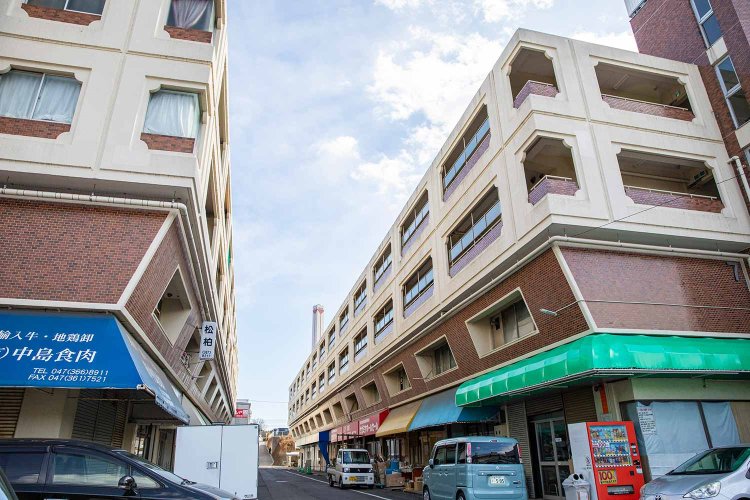 松戸南部市場の周辺には問屋街・京葉流通センターが。改めて見ると、風情ある。