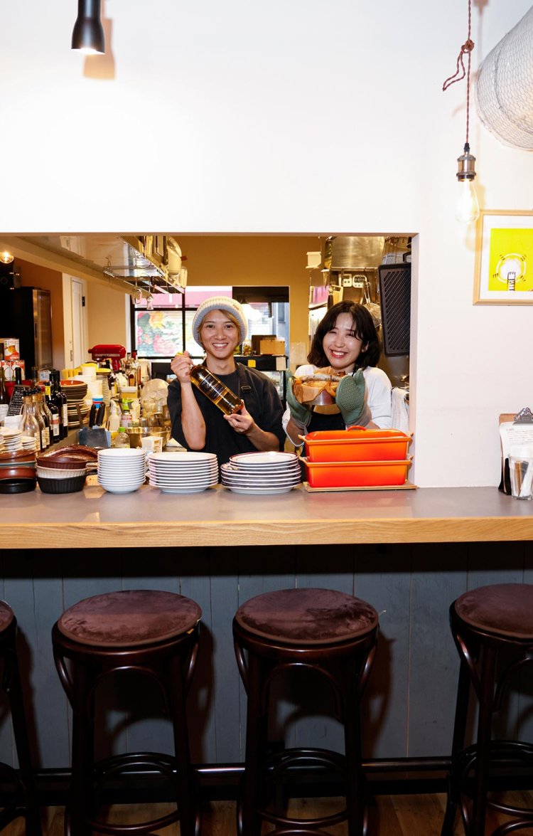 店主・藤田さん（右）。