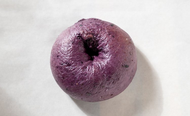 ブルーベリーベーグル450円。