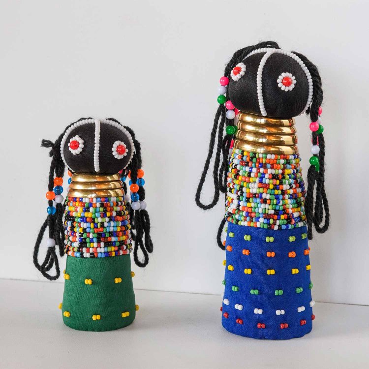 ンデベレ人形 L3600円 Ｍ2500円。