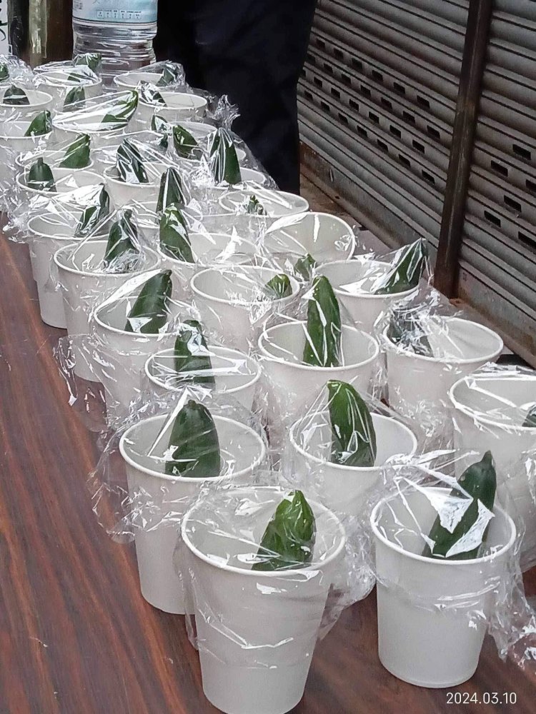 酒のお供も商店街で調達！（写真は2024年の様子）。