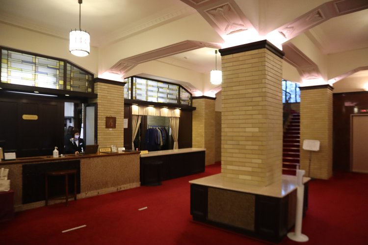 ロビー (2)学士会館