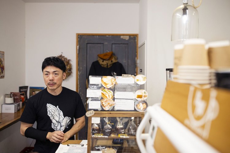 手前にあるのがカフェレーサー。今では一般的になったが、先駆けて導入した店でもある。