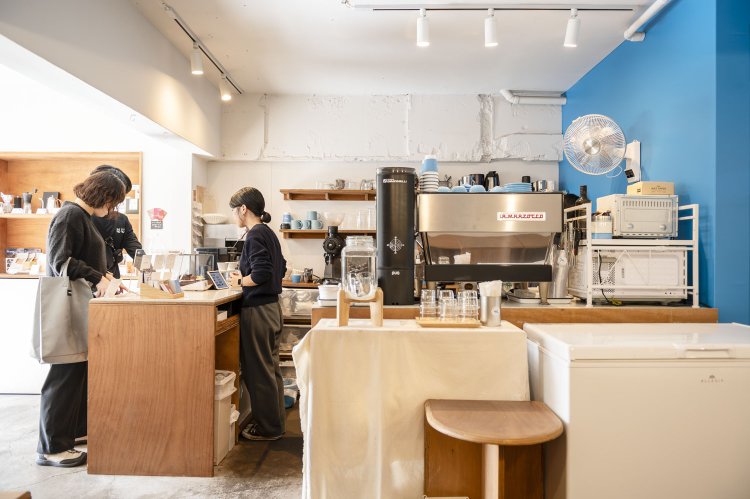 テイクアウト客も多い。