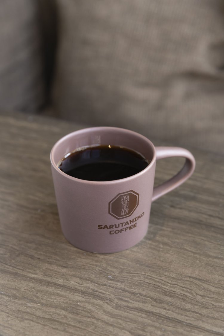 写真の猿田彦フレンチはしっかり苦め、１杯560円の良心価格。