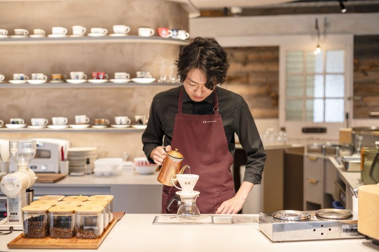 「味の芯を作るように序盤はじっくり淹れます」と佐藤さん。月イチで抽出体験も開催。