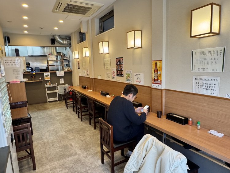 昼を過ぎた午後2時でも、この席がほぼ埋まっていた。