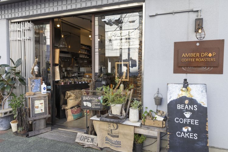 この店構えが目印。通りに面した好立地だ。