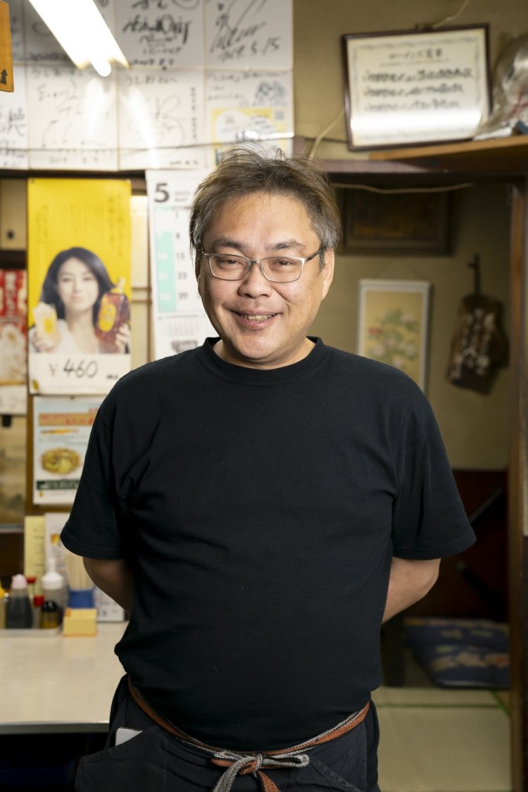 店主の潮田秋博さん。「自分好みの味を追求してください」。