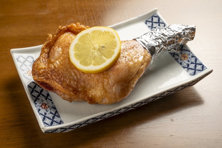 ご飯にもお酒にもよく合う、ジューシーでやわらかなむしり800円。