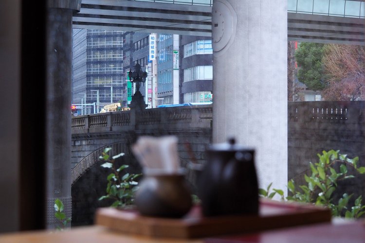 窓からは日本橋も見える。