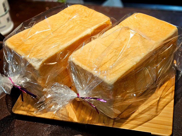 凪 角食1斤500円。