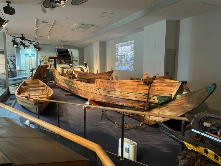 海苔船とべかぶね（右）、ちゅうべか（左）。