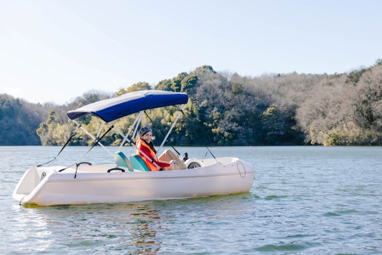 いざボートに乗って宇宙猫島へ！