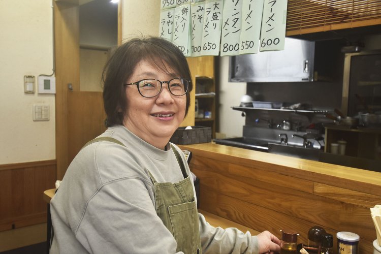 100年以上続く店を守り続ける4代目の青山久子さん。