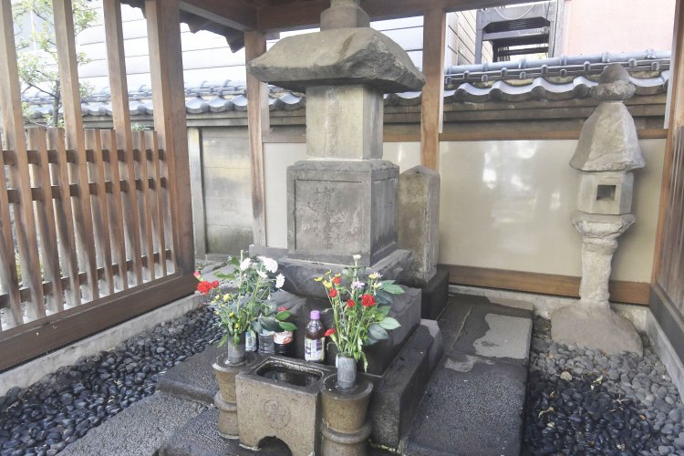 江戸屈指のクリエイター・平賀源内の、今も参拝者が絶えない墓へ。大河ドラマ『べらぼう』ゆかりの地を歩く【其の参】