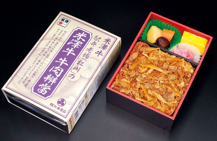 【お品書き③】米沢牛を秘伝のタレで煮込んだ『松川弁当店』の「米澤牛牛肉辨當（べんとう）」。駅前店で、できたてを買っていこう。