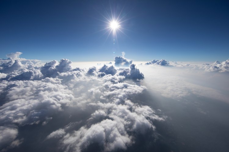 空から見るニッポン。ただいま、高度6000ｍの雲の上です！