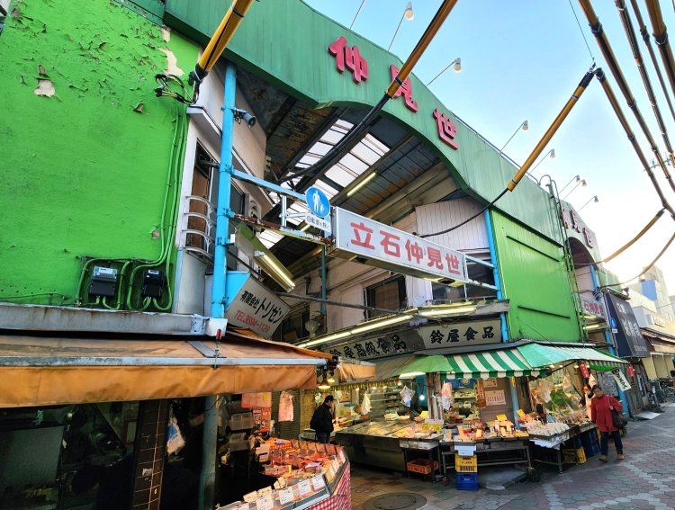 京成立石駅南口にある立石仲見世商店街。アーケードは1960年に作られたものだそう。