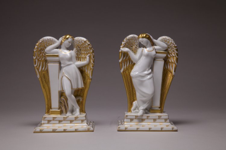 1927年にリチャード‧ジノリで制作された磁器作品＜天使像＞ 『愛知県陶磁美術館』蔵。