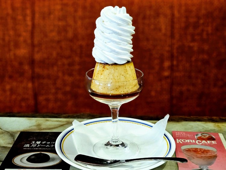 自家製プリン ホイップのせ850円。