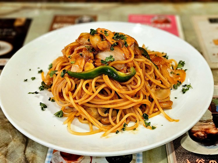 ナポリタン1200円。