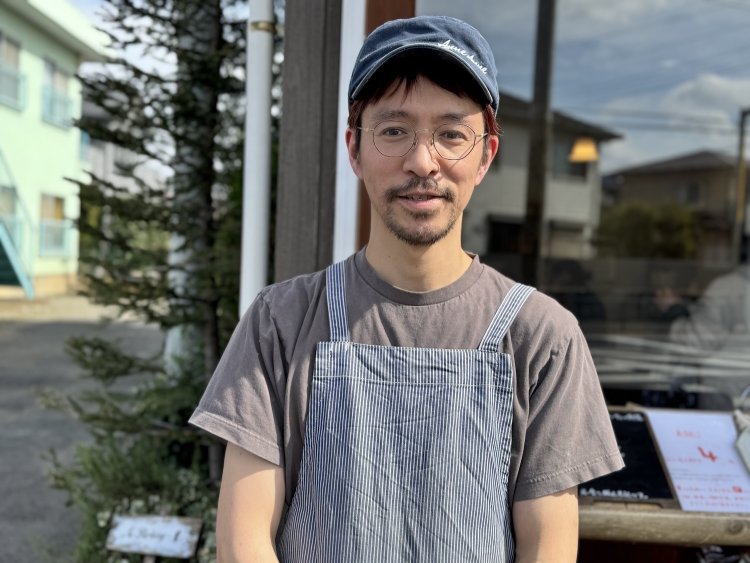 店主の安井健介さん。ちなみに店名は娘さんの名前が由来。