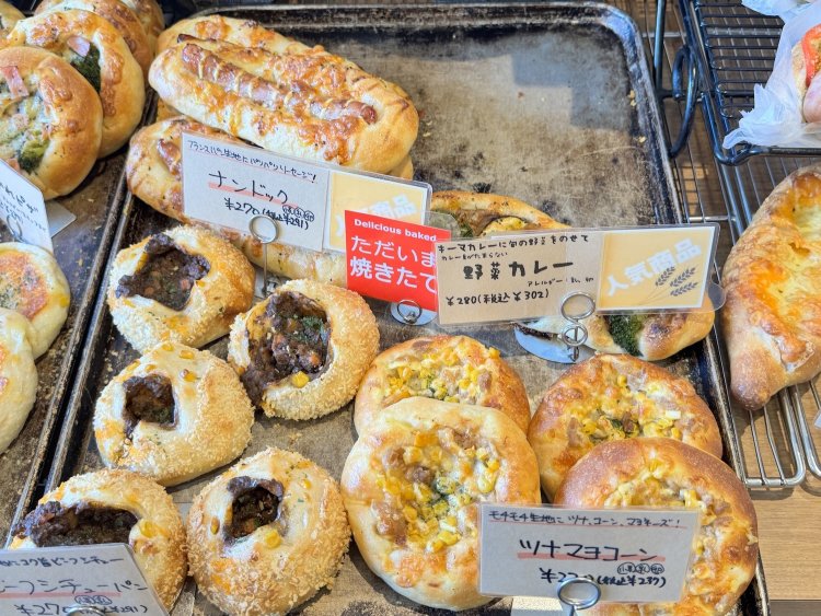 野菜カレーパン280円、というのもあります。