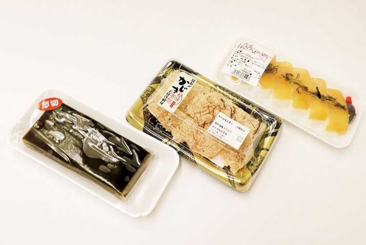 富山のおかず代表の昆布〆。サスと呼ぶ定番「カジキの昆布〆」（ 厚切り）、サスにたらこをまぶした「子付け」や「昆布〆寿し」などもある。