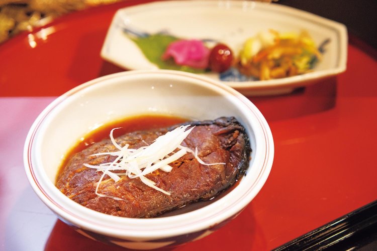 「佐久の鯉」のうま煮は滋養強壮に優れ、快眠効果が高い。