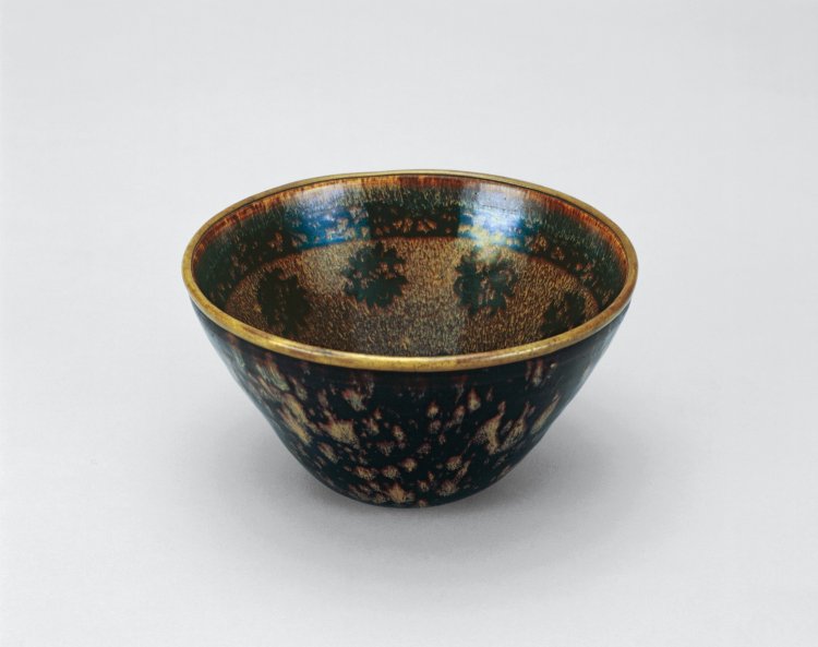 国宝《玳玻盞散花文天目茶碗》 吉州窯 中国・南宋時代 12－13世紀 相国寺蔵。