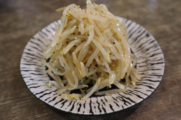 もやしナムル300円もチサコの定番メニューです。