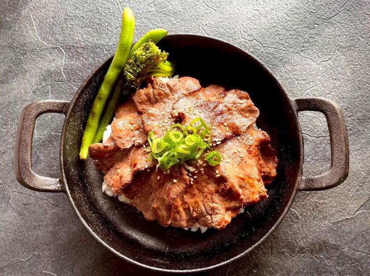 『pitka』の牛タン丼。