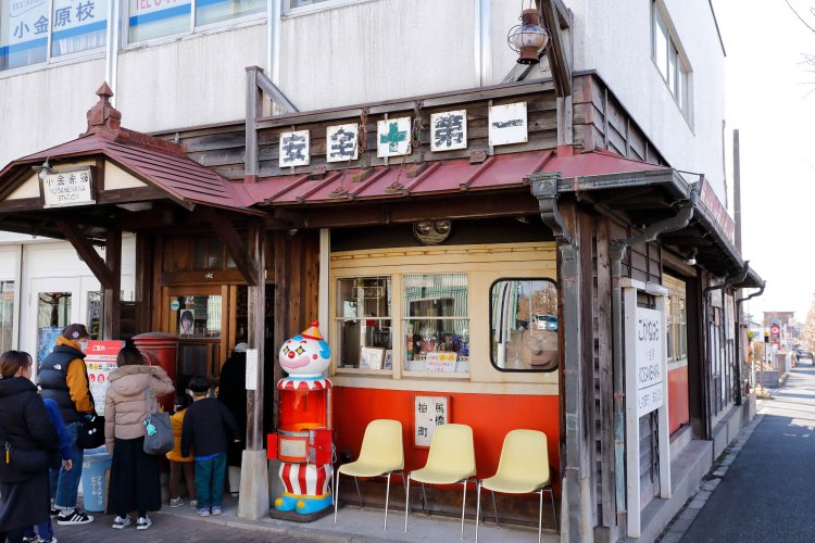 約100年前の車両を使用。