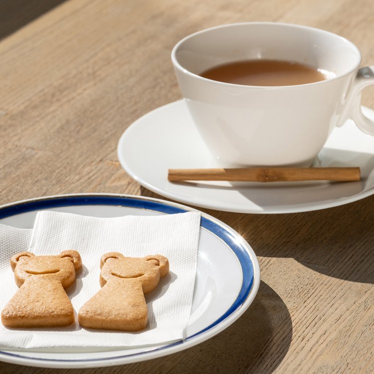 併設のカフェではドリンクのほかカレーやスープ類も提供。